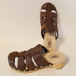 UGG AUSTRALIA FISHERMAN CLOGS